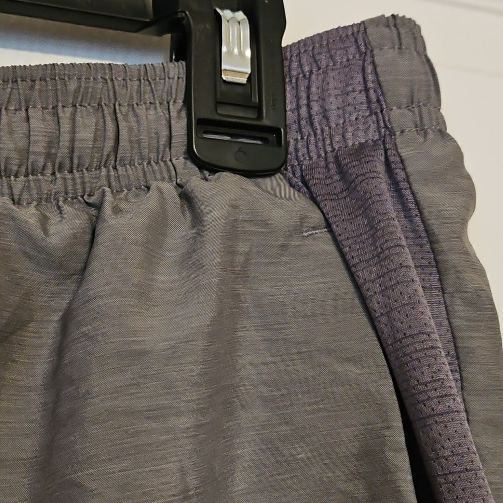 Men's Nike Dri-fit Grey Athletic Shorts with Side Panels and Inner Lining - Picture 4 of 11